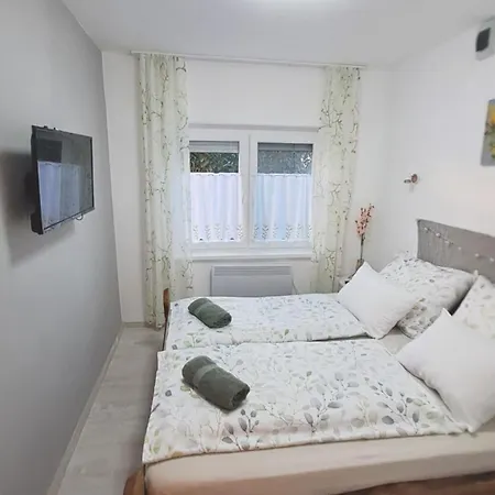 Borbala Vendeghaz Lägenhet *